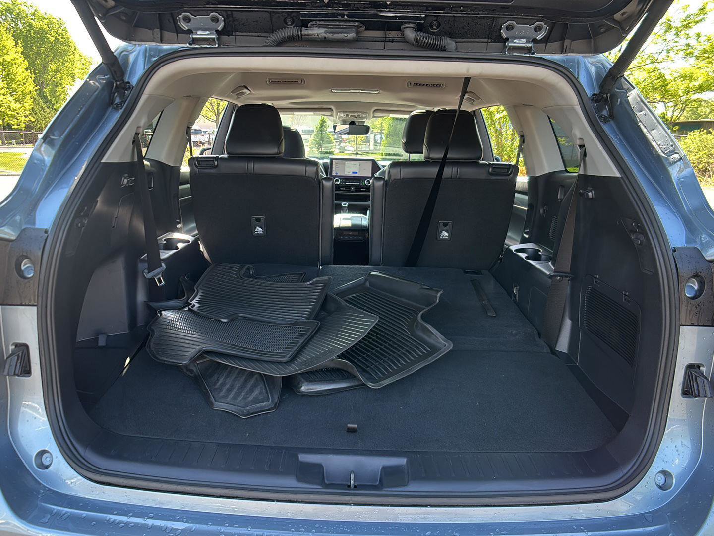 Used 2024 Toyota Highlander XLE AWD/4WD image 12