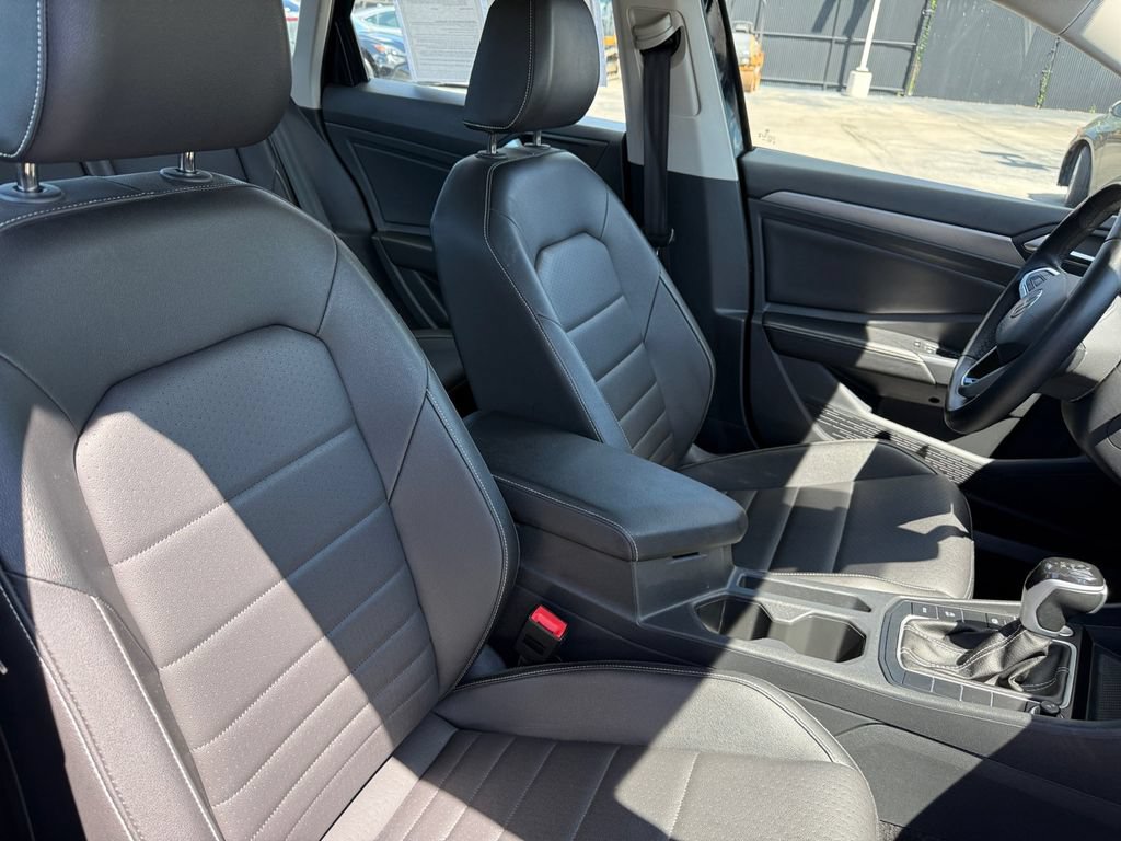 Used 2024 Volkswagen Jetta SE FWD image 18