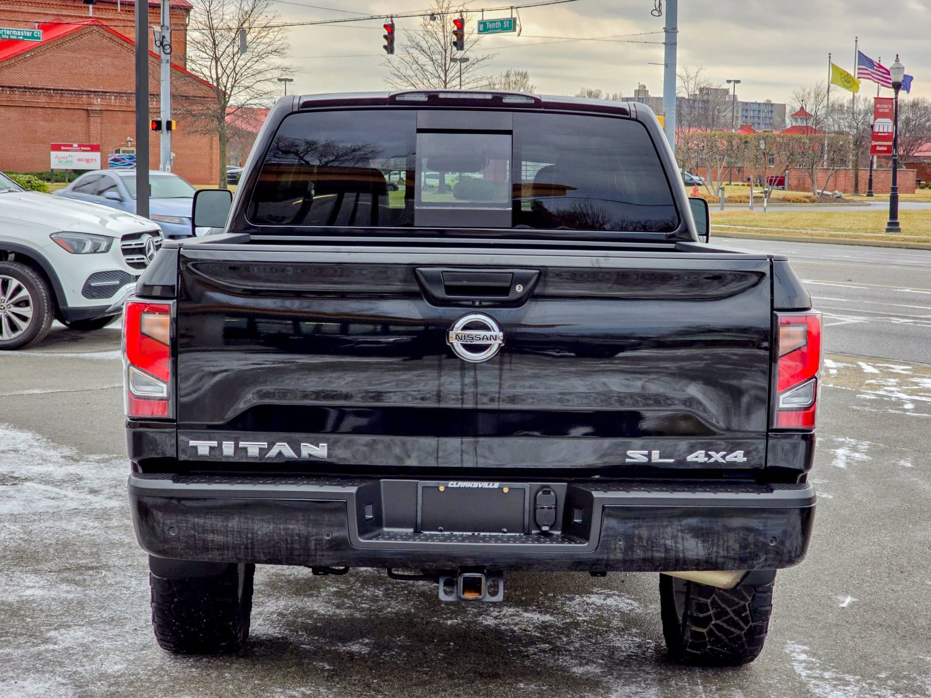 Used 2021 Nissan Titan SL w/ Moonroof Package image 18