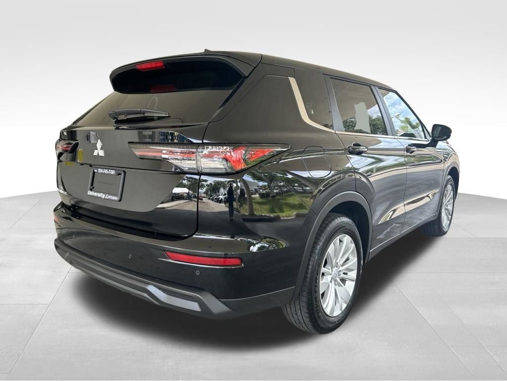 New 2026 Mitsubishi Outlander ES FWD image 3