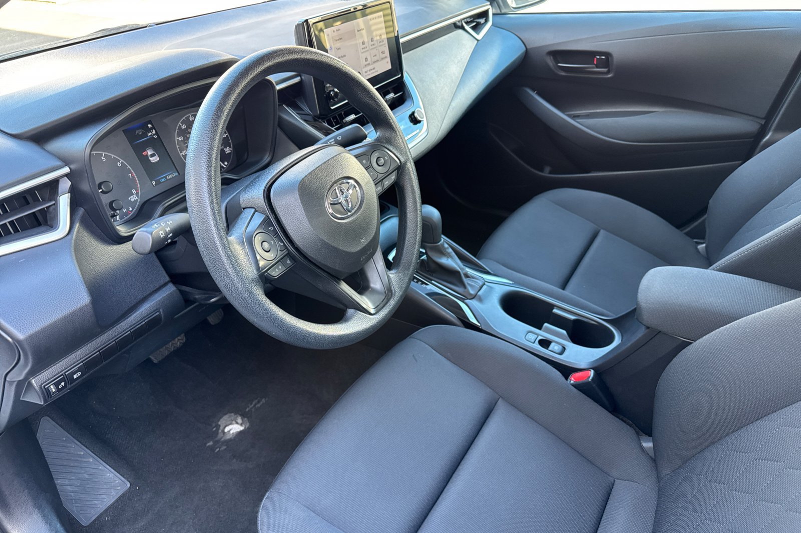 Used 2025 Toyota Corolla LE FWD image 10