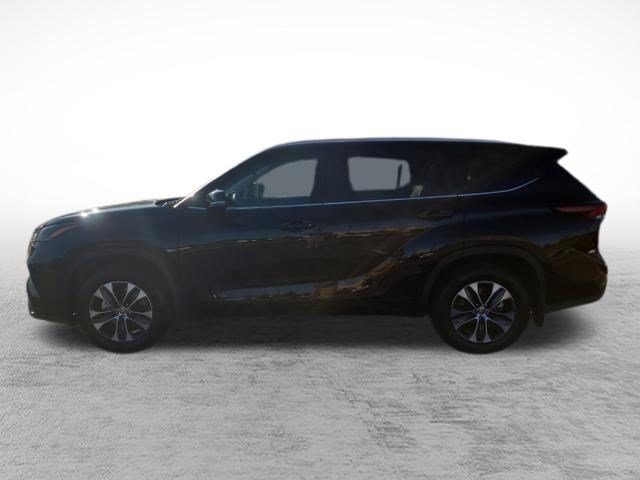 Certified 2026 Toyota Highlander XLE AWD/4WD image 8