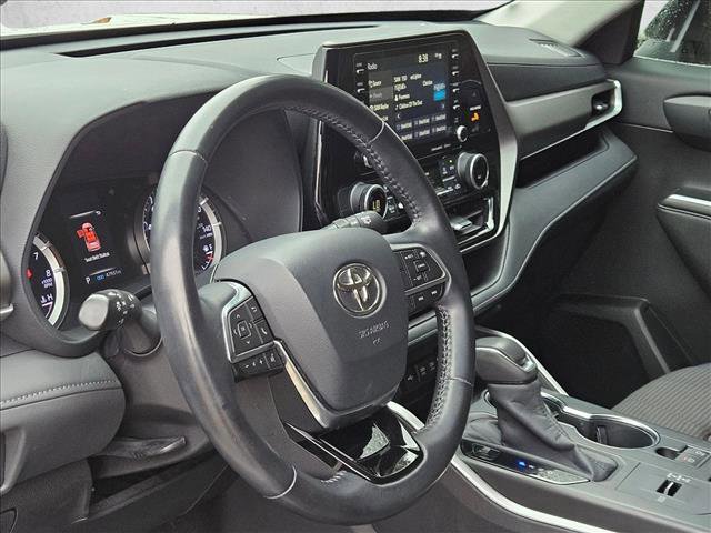 Used 2020 Toyota Highlander LE image 6