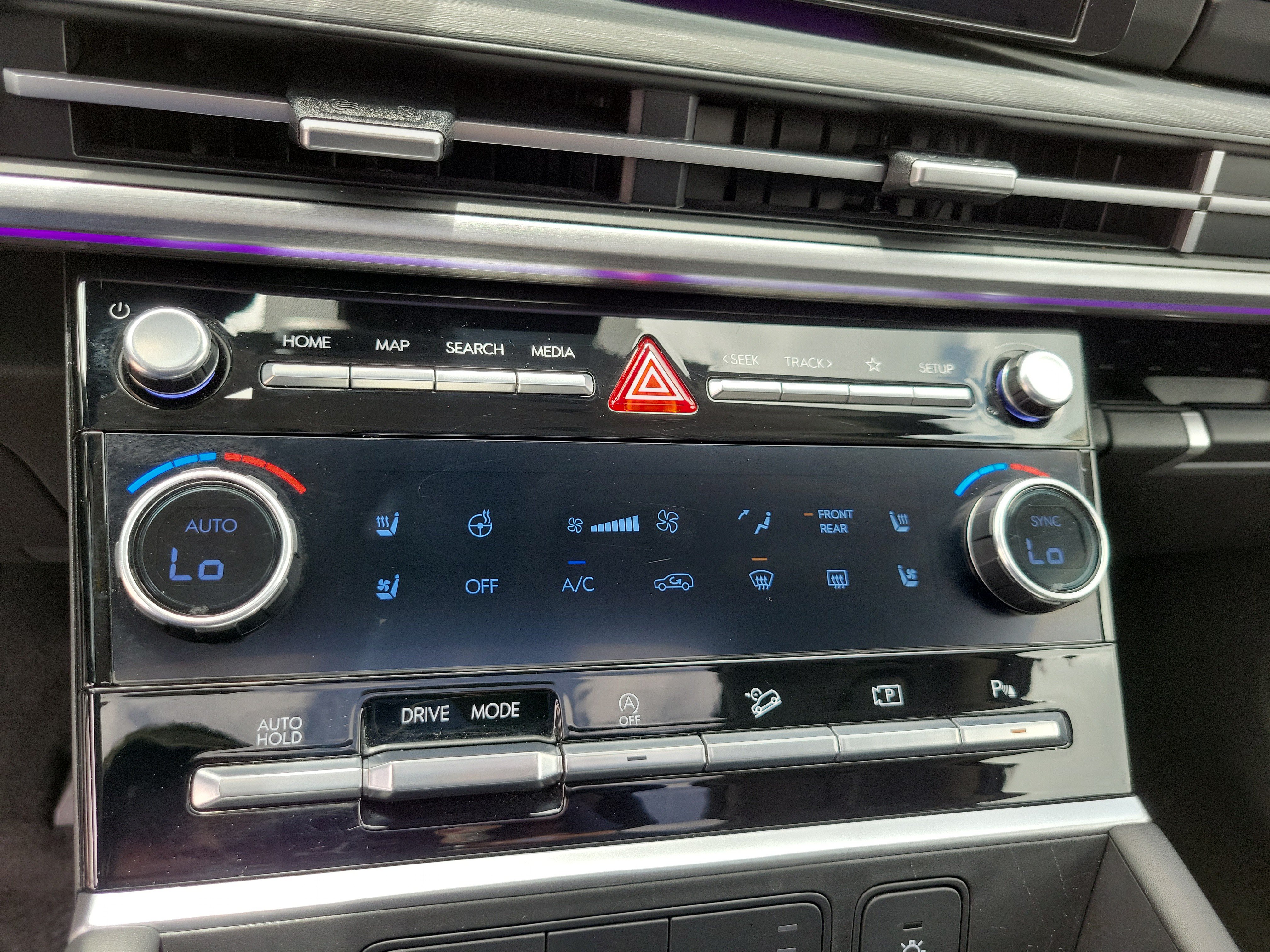 Used 2025 Hyundai Santa Fe Limited FWD image 27