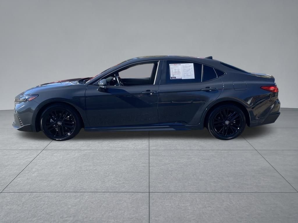 Used 2025 Toyota Camry SE image 4