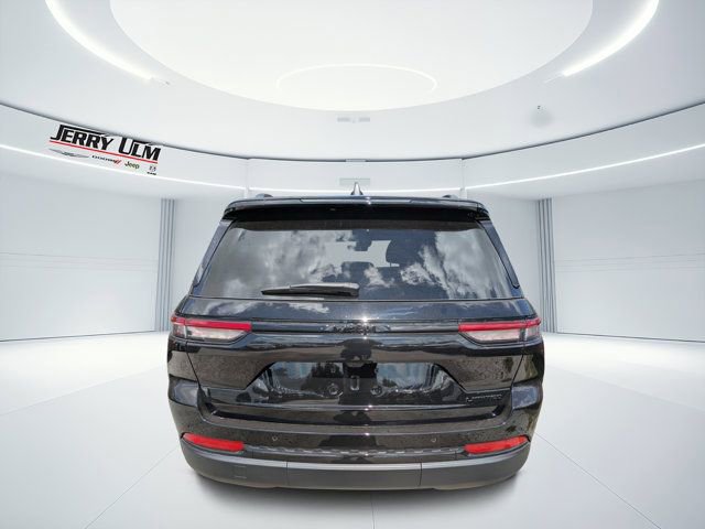 New 2025 Jeep Grand Cherokee Limited w/ Black Appearance Package image 4