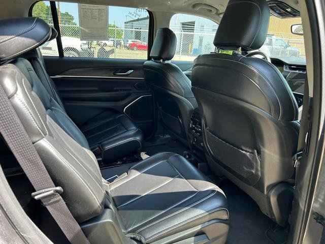 Used 2023 Jeep Grand Cherokee L Limited w/ Black Appearance Package image 28