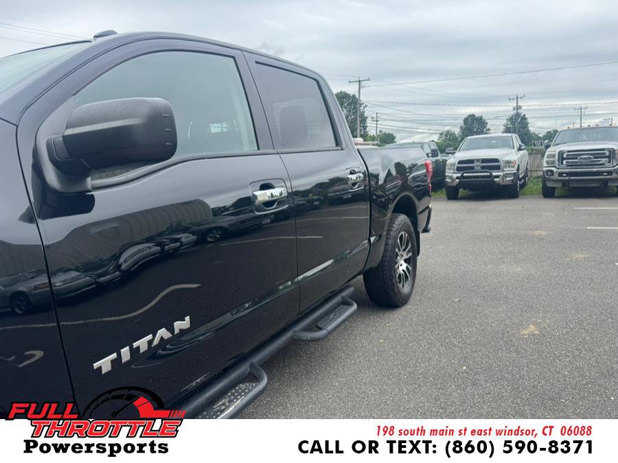 Used 2021 Nissan Titan SV w/ SV Convenience Package image 5