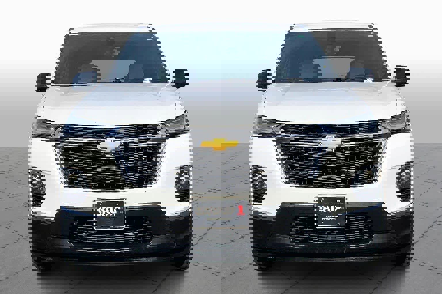 Used 2023 Chevrolet Traverse LS image 3