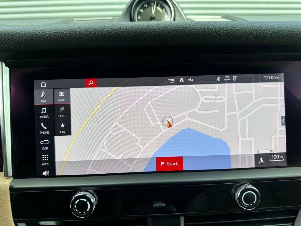 Certified 2024 Porsche Macan image 31