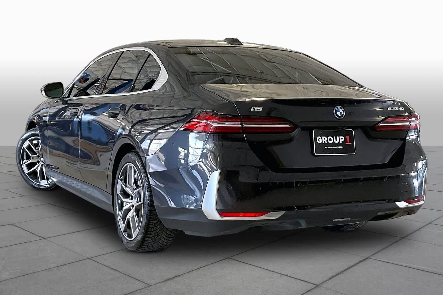Used 2024 BMW i5 eDrive40i w/ M Sport Package RWD image 11