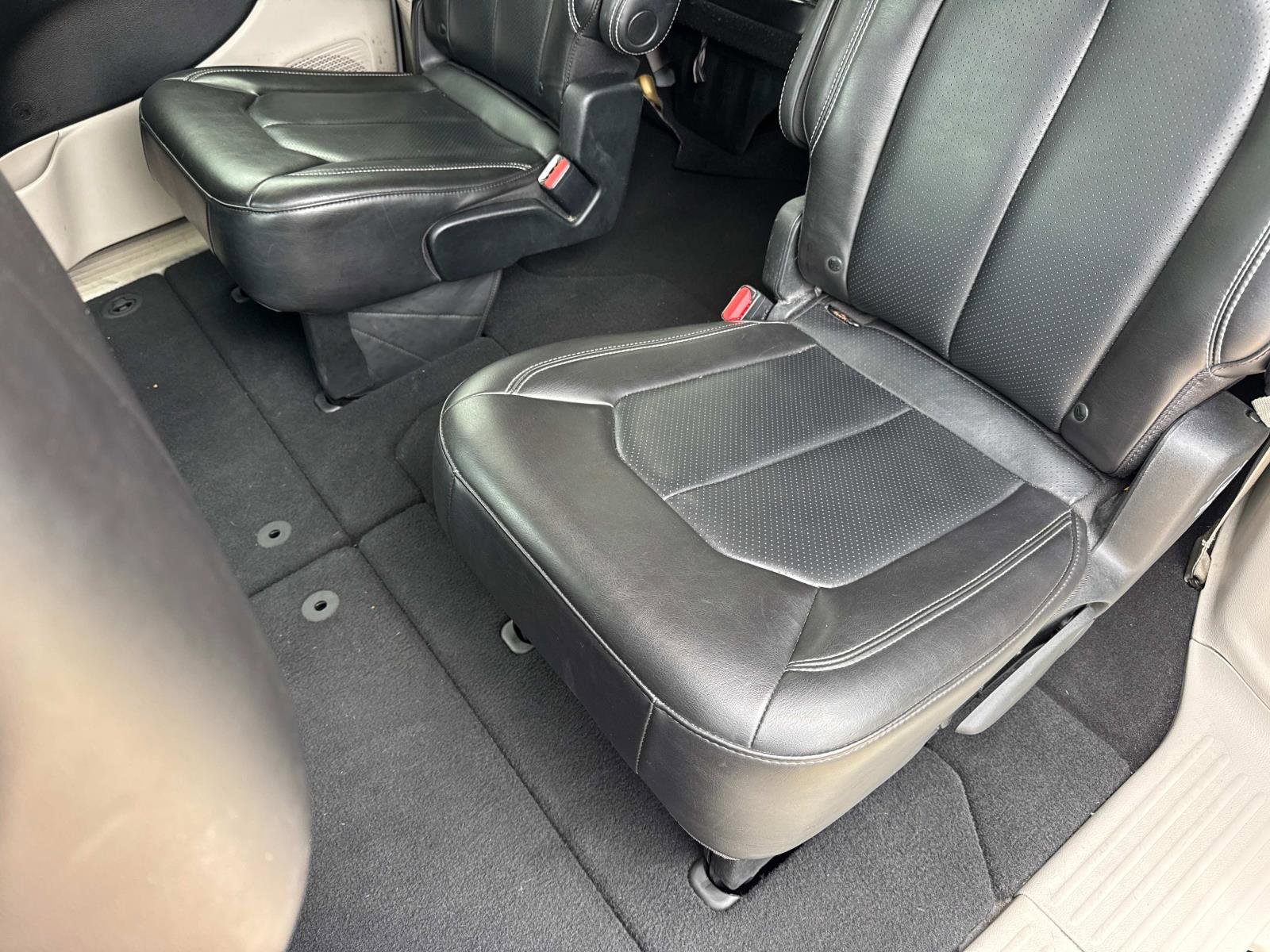 Certified 2023 Chrysler Pacifica Touring-L image 11