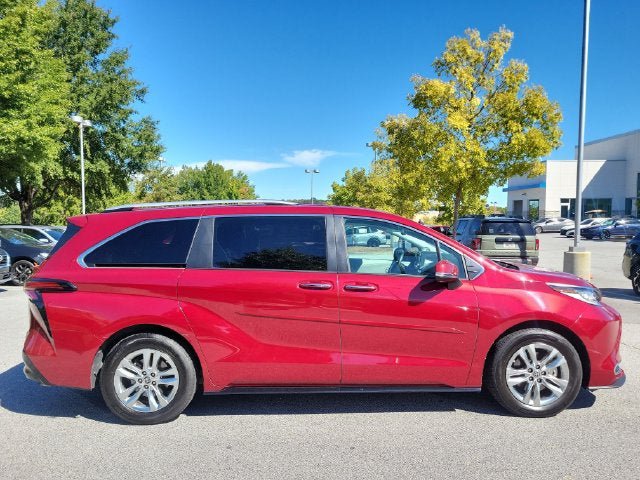 Used 2023 Toyota Sienna Limited FWD image 9