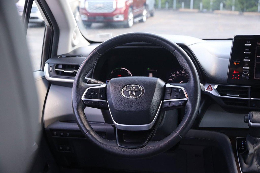 Used 2023 Toyota Sienna XLE w/ XLE Plus Package AWD/4WD image 25