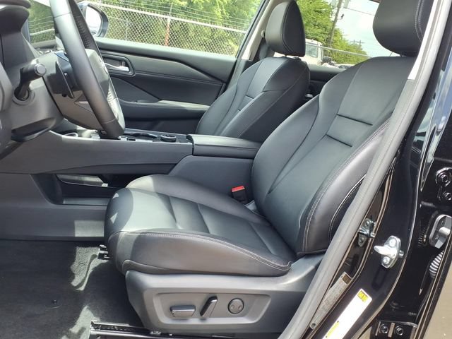 Used 2025 Nissan Rogue SL AWD/4WD image 10