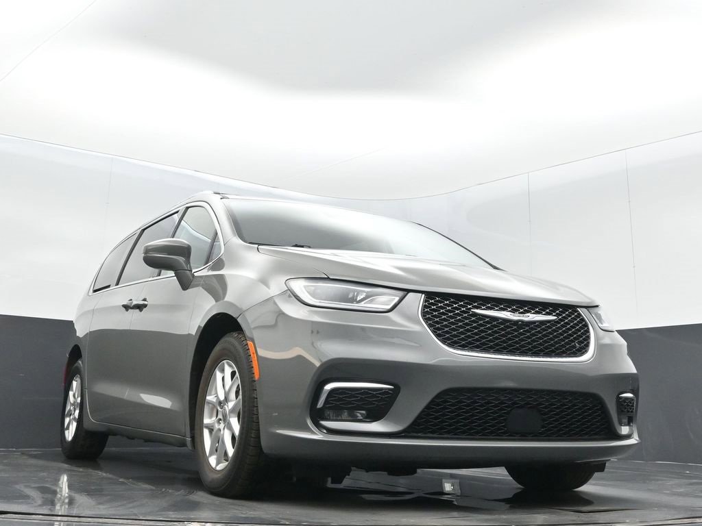 Used 2021 Chrysler Pacifica Touring-L image 5