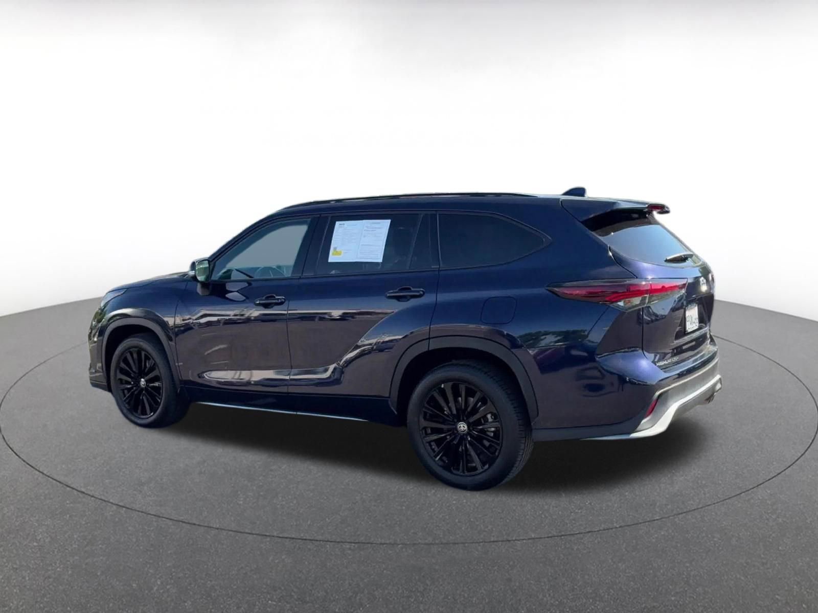 Used 2025 Toyota Highlander XSE AWD/4WD image 10