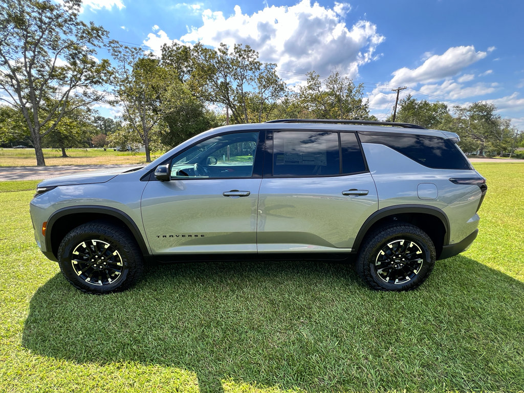 New 2026 Chevrolet Traverse Z71 w/ Enhanced Driving Package image 2