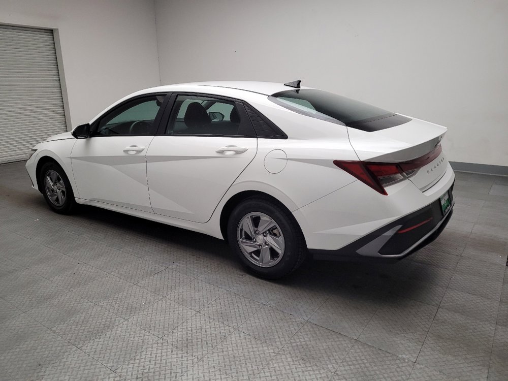 Used 2024 Hyundai Elantra SE image 3