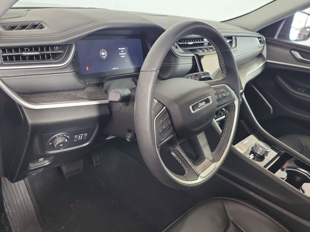 Used 2023 Jeep Grand Cherokee Limited w/ Luxury Tech Group II AWD/4WD image 12