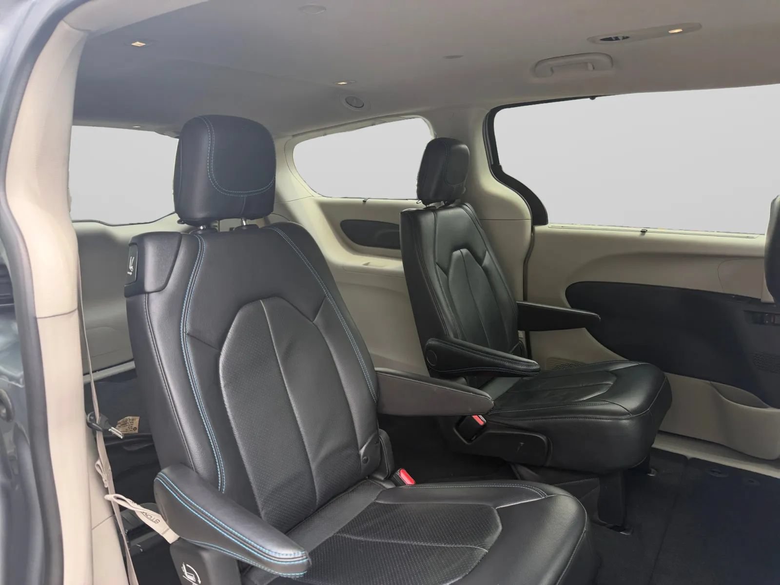 Used 2021 Chrysler Pacifica Touring-L FWD image 31