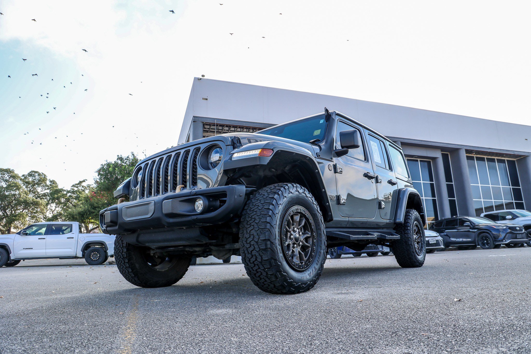 Used 2022 Jeep Wrangler Unlimited Rubicon w/ Trailer Tow Package AWD/4WD image 3