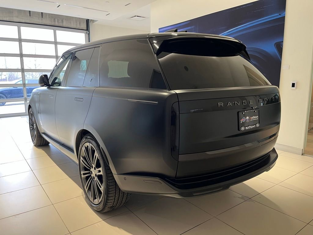 Used 2025 Land Rover Range Rover SE image 2