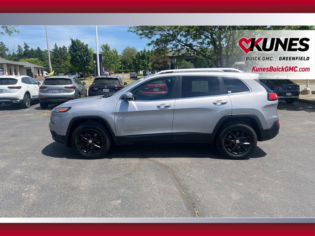 Used 2018 Jeep Cherokee Latitude w/ Safety Group AWD/4WD image 9