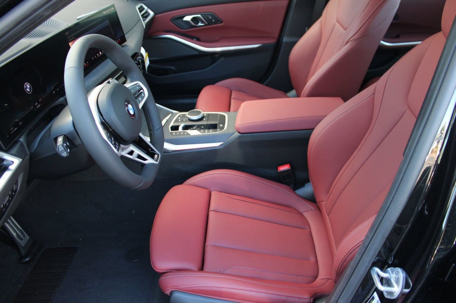 Used 2026 BMW 330i Sedan w/ M Sport Package RWD image 5