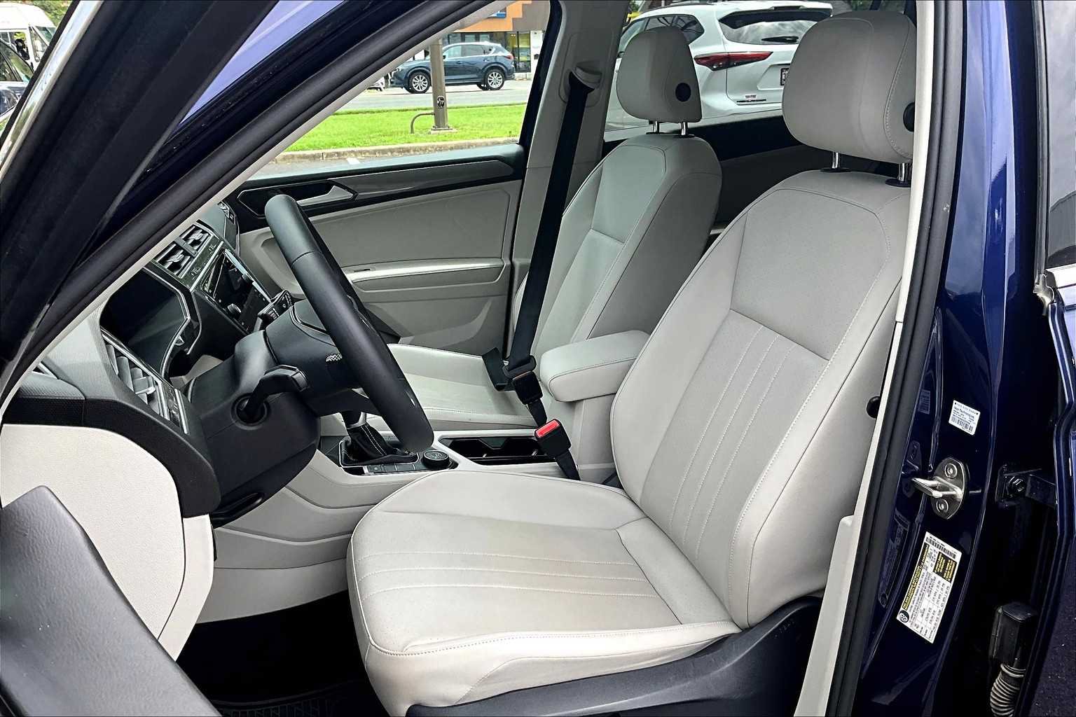 Used 2022 Volkswagen Tiguan SE AWD/4WD image 8