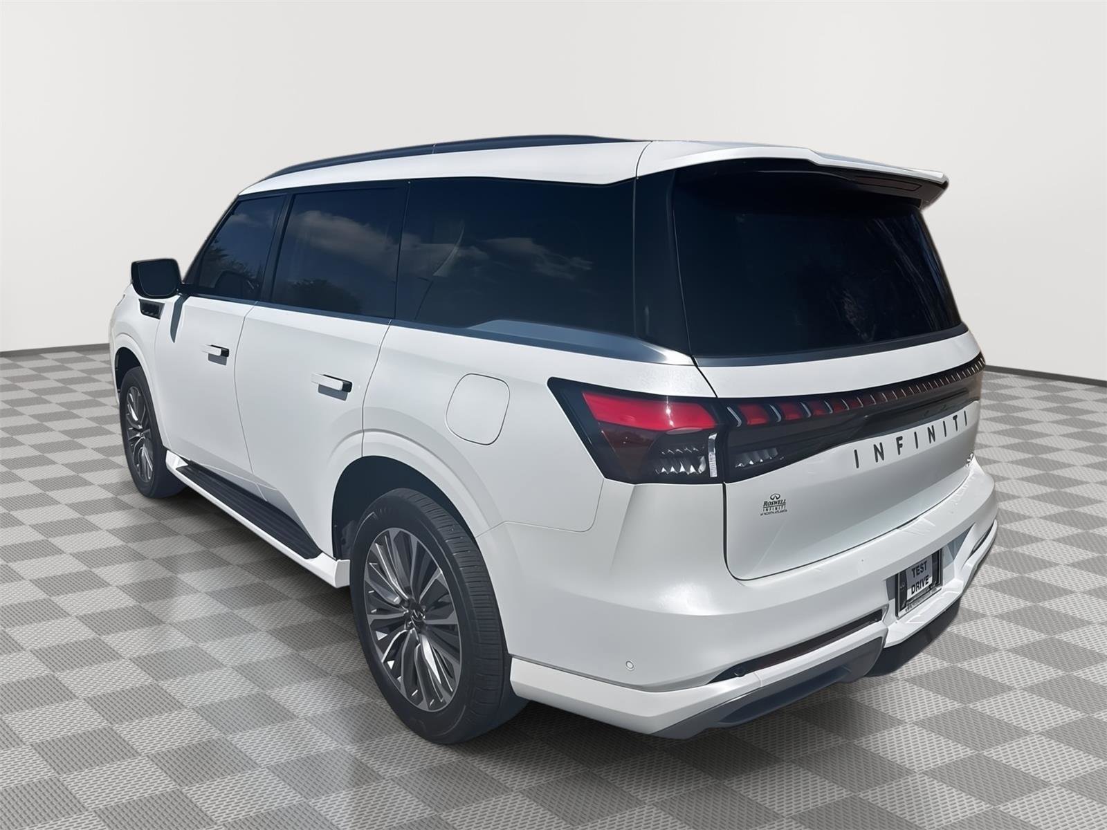 Certified 2025 INFINITI QX80 Sensory image 8