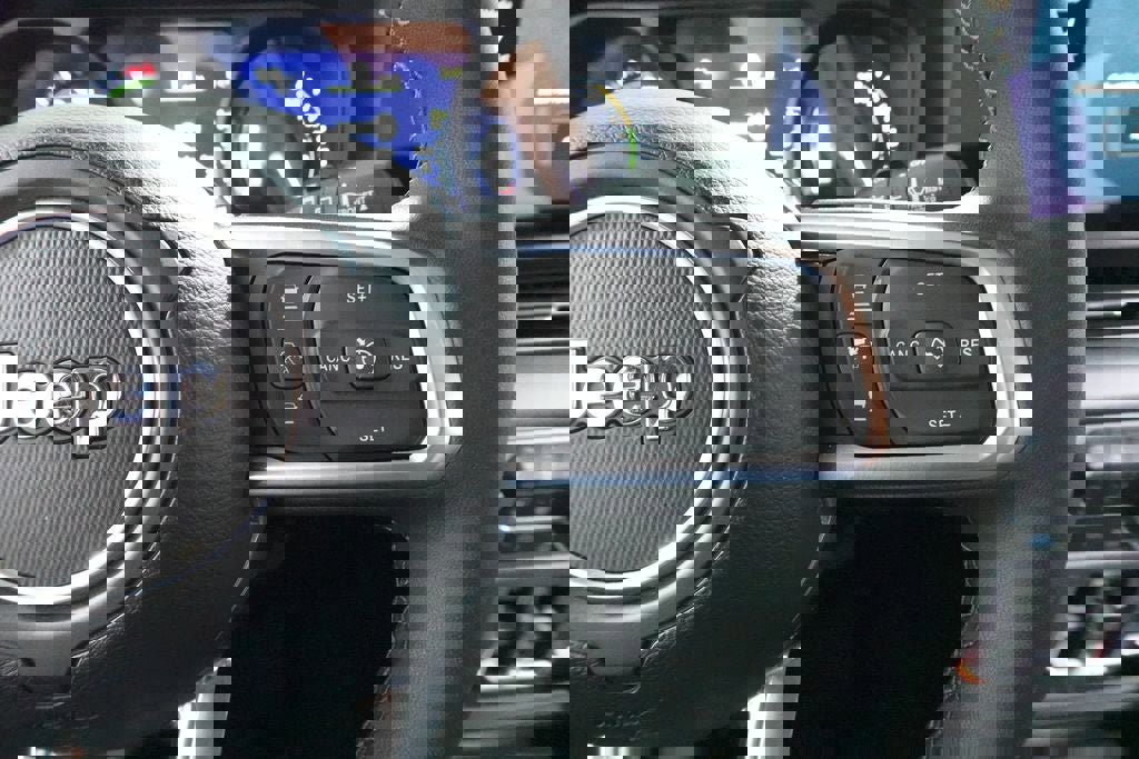 Used 2025 Jeep Wrangler Unlimited Sahara image 12