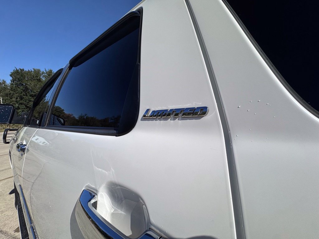 Used 2018 Toyota Sequoia Limited w/ Safety & Convenience Package AWD/4WD image 17