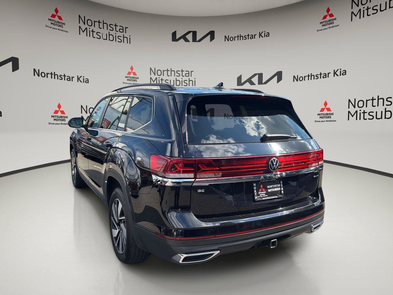 Used 2025 Volkswagen Atlas SE AWD/4WD image 5