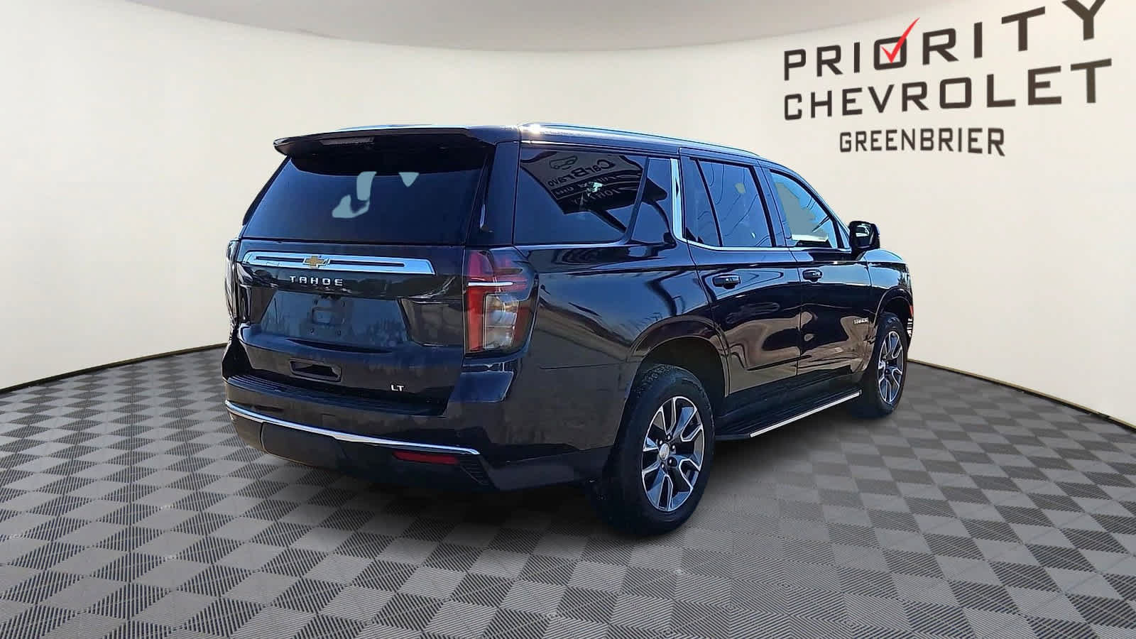 Used 2024 Chevrolet Tahoe LT w/ Luxury Package RWD image 8