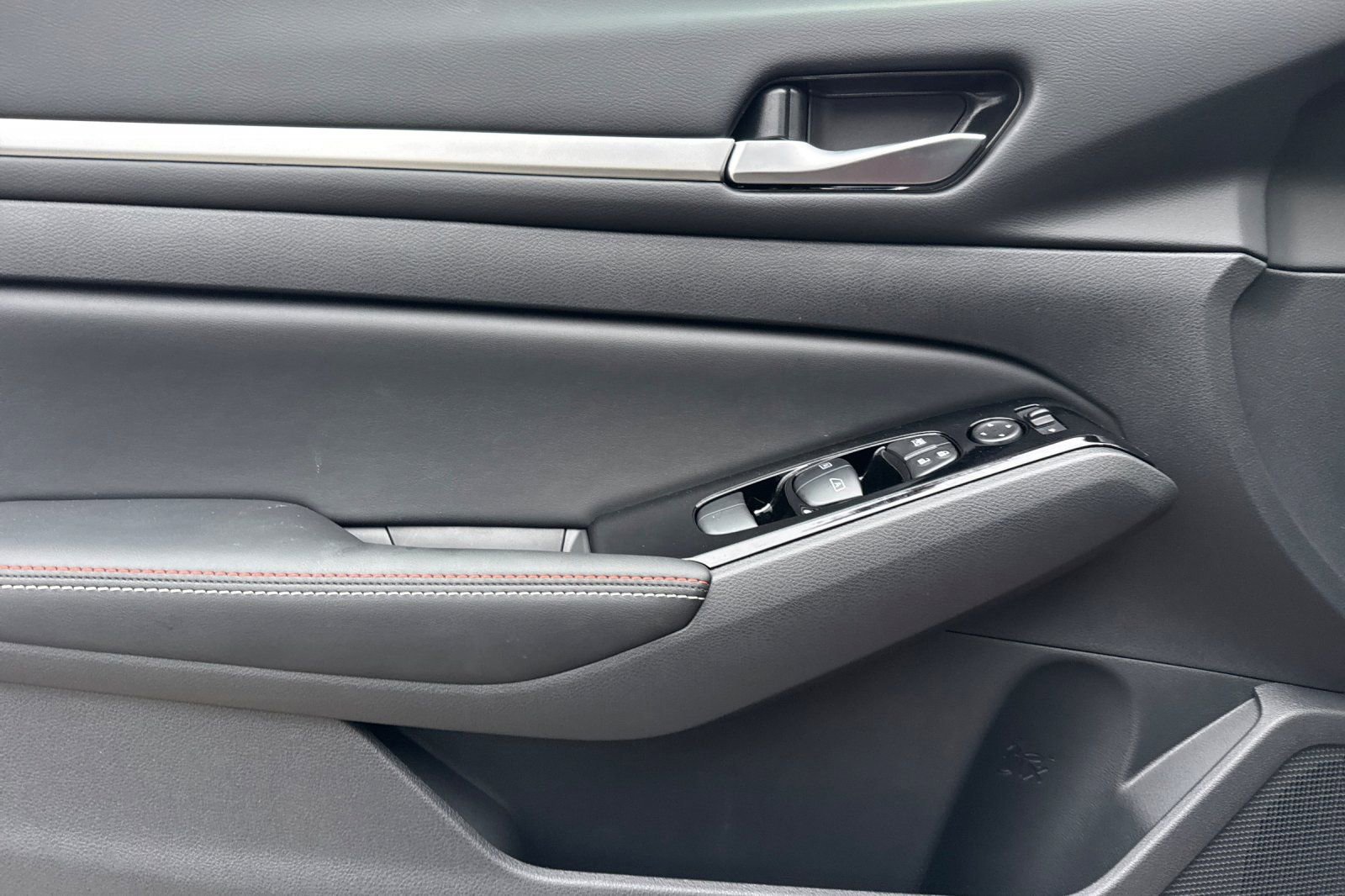 New 2025 Nissan Altima 2.5 SR w/ SR Premium Package image 8