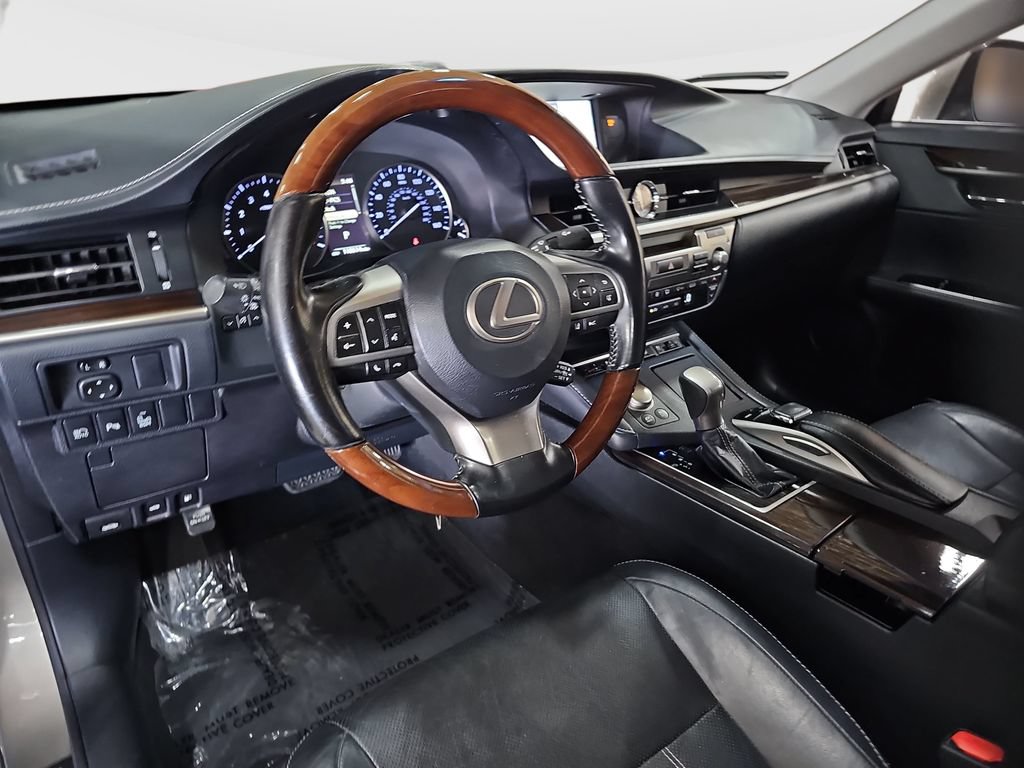 Used 2018 Lexus ES 300h w/ Luxury Package FWD image 9