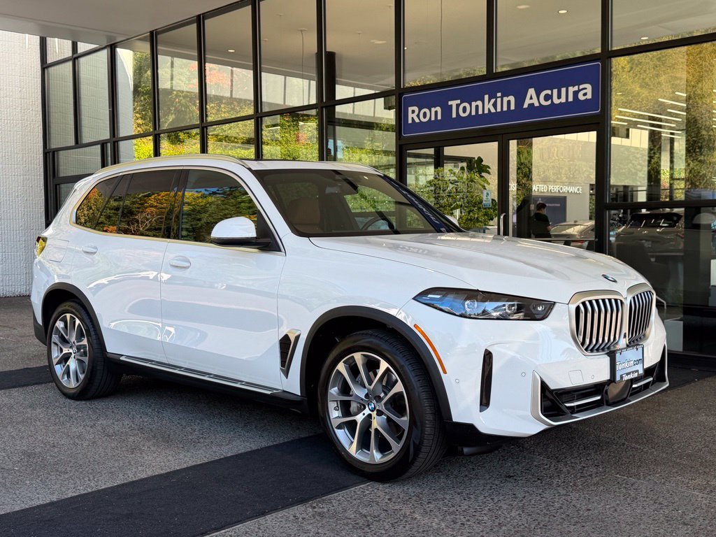Used 2025 BMW X5 xDrive40i w/ Climate Comfort Package AWD/4WD image 2