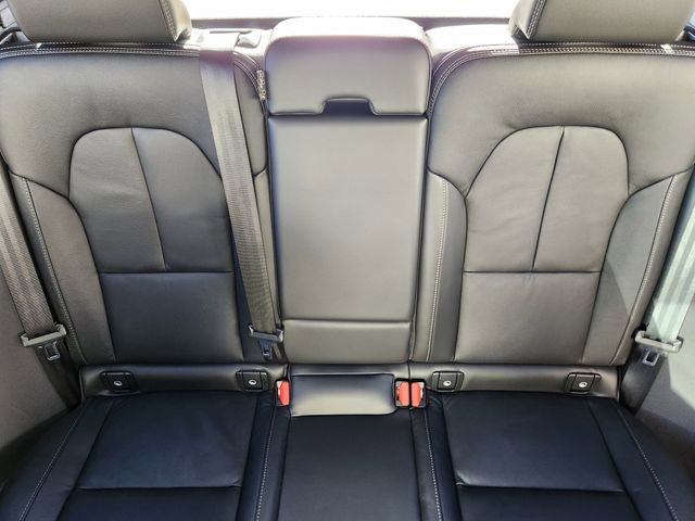 Certified 2023 Volvo XC40 B5 Ultimate w/ Climate Package image 16
