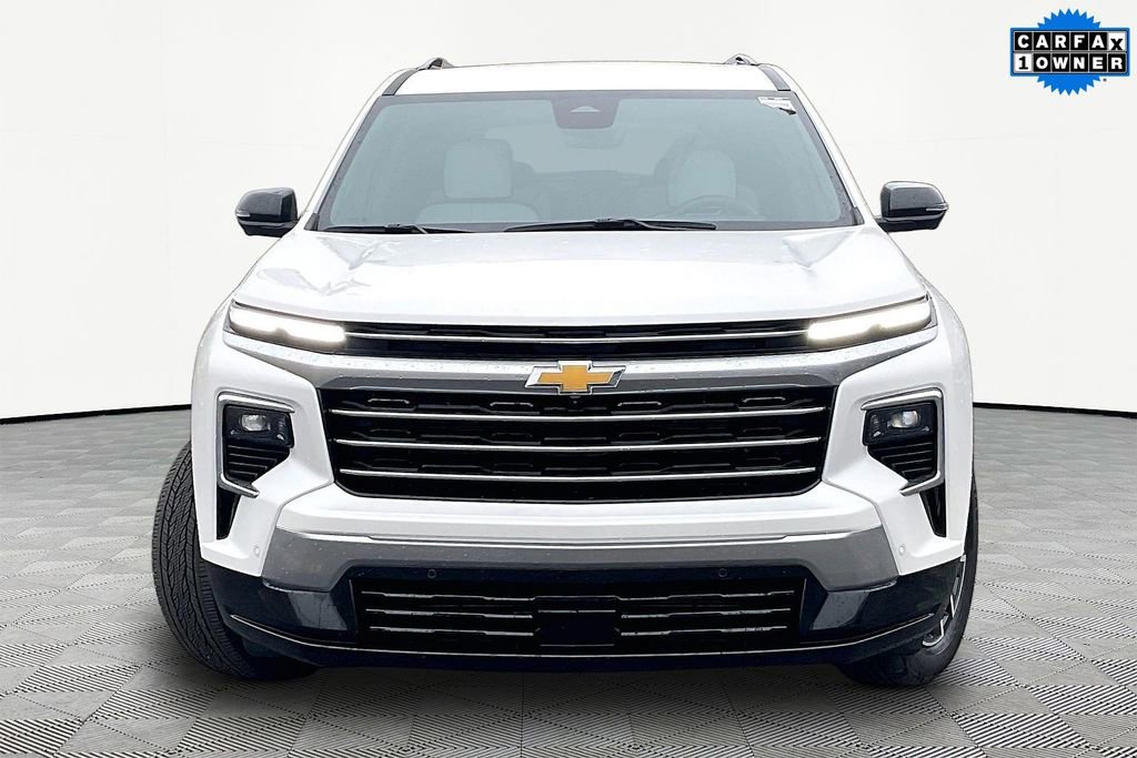 Used 2024 Chevrolet Traverse RS image 2