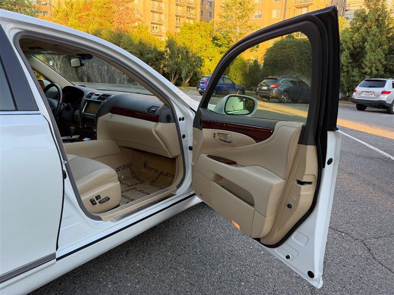 Used 2007 Lexus LS 460 RWD image 19