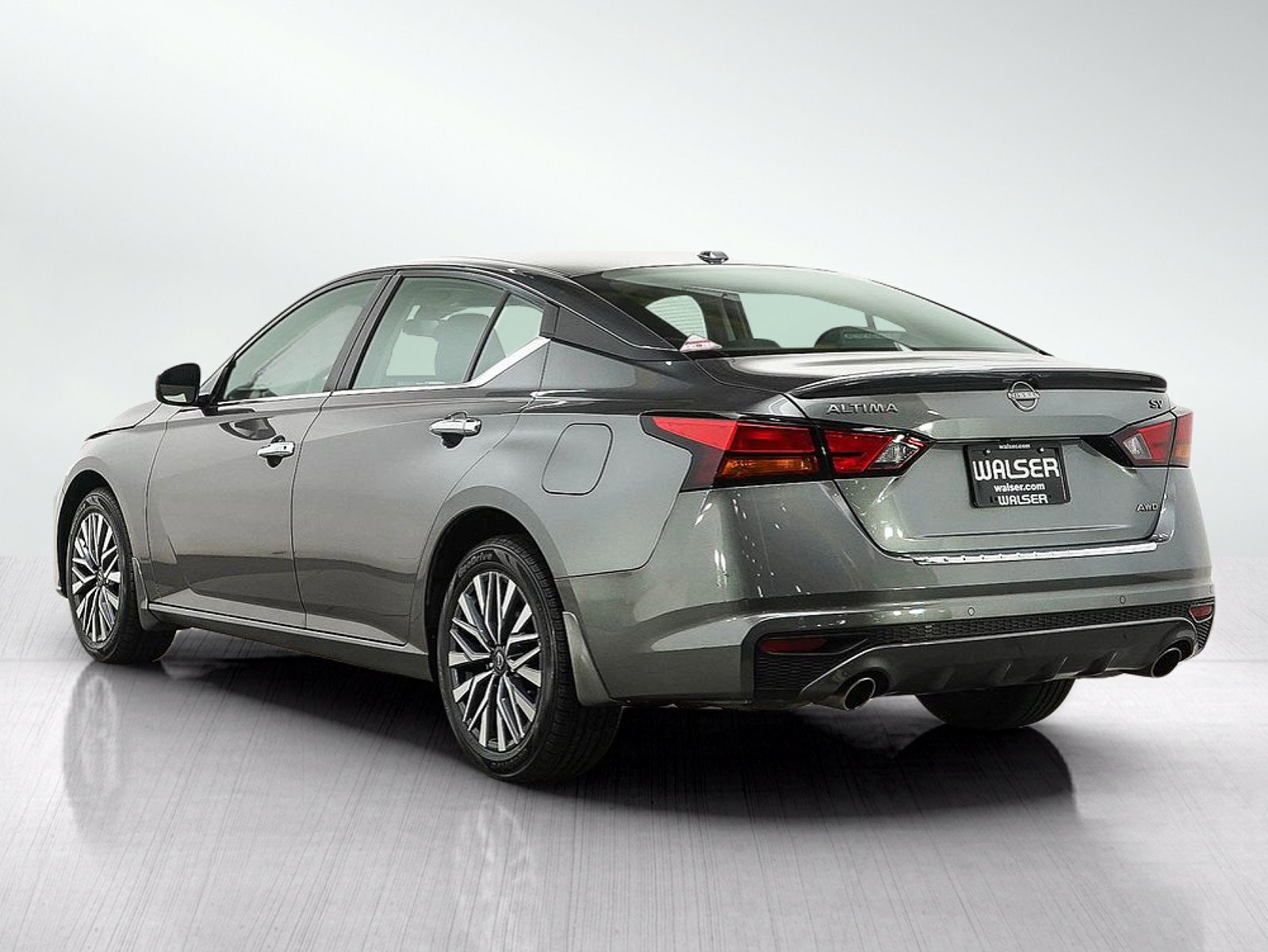 Used 2023 Nissan Altima 2.5 SV w/ SV Premium Package AWD/4WD image 3