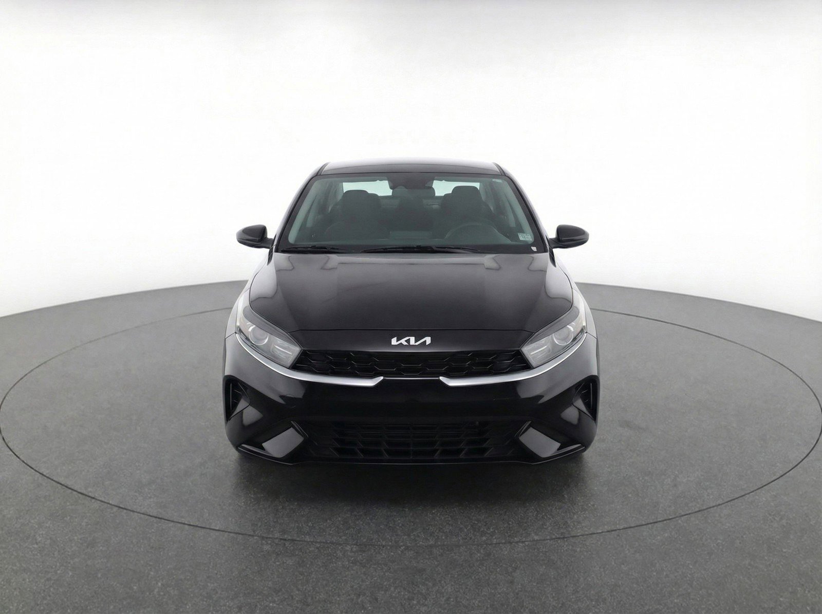 Used 2023 Kia Forte LXS image 2