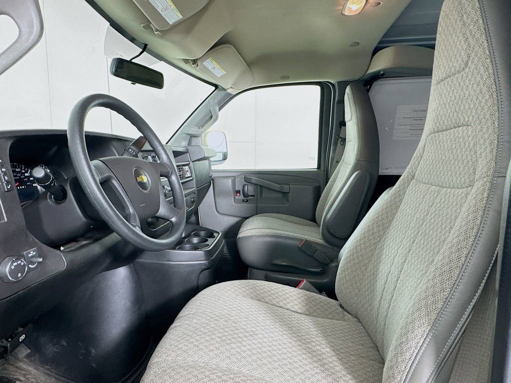 Used 2017 Chevrolet Express 2500 image 10