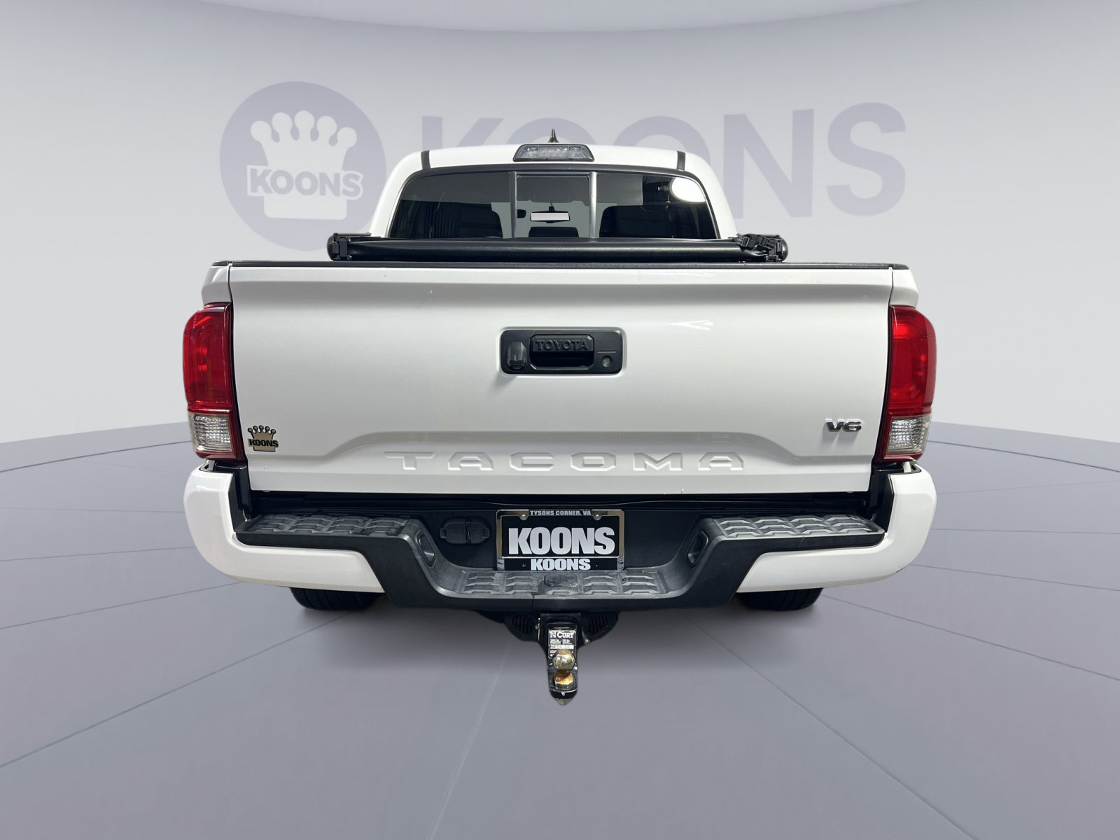 Used 2016 Toyota Tacoma TRD Sport w/ Towing Package image 5