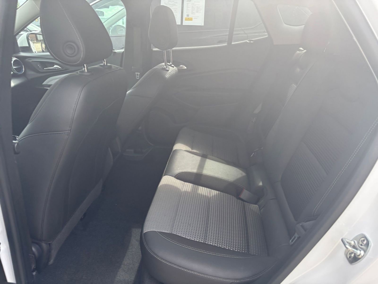 Used 2025 Chevrolet Trax LT FWD image 24