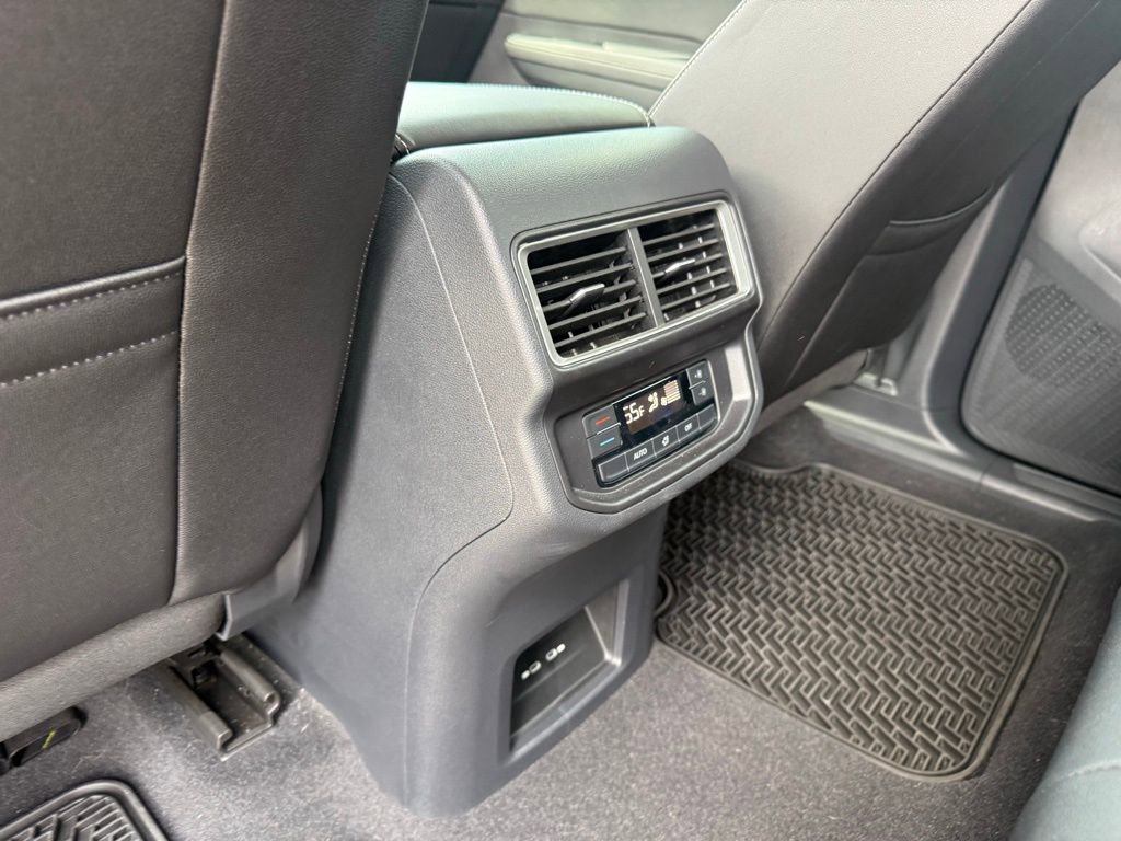 Certified 2025 Volkswagen Atlas SE FWD image 13