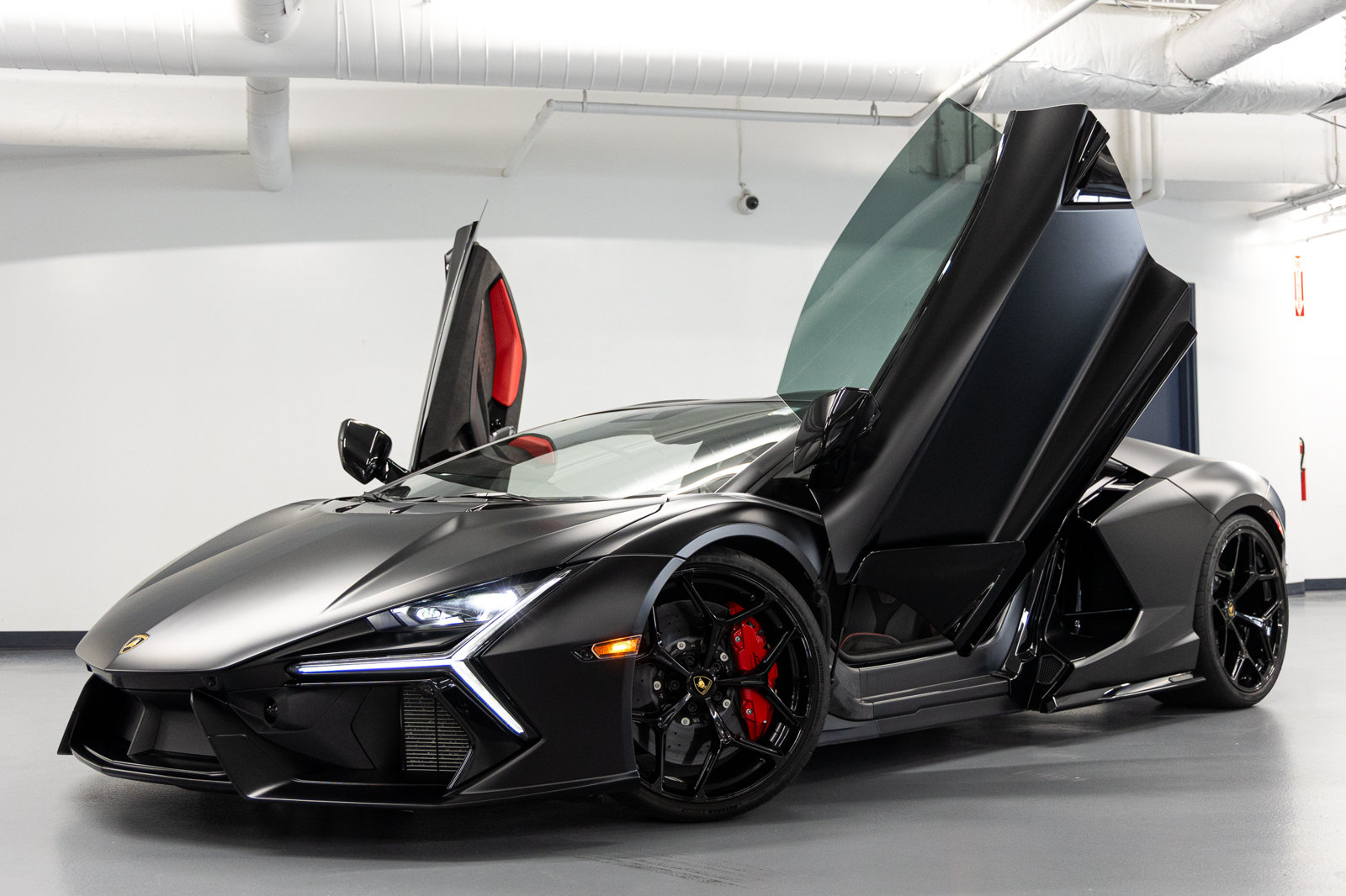 Used 2024 Lamborghini Revuelto AWD/4WD image 3