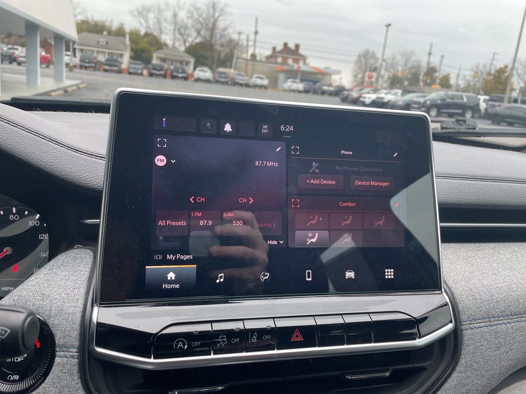 Used 2023 Jeep Compass Latitude image 13