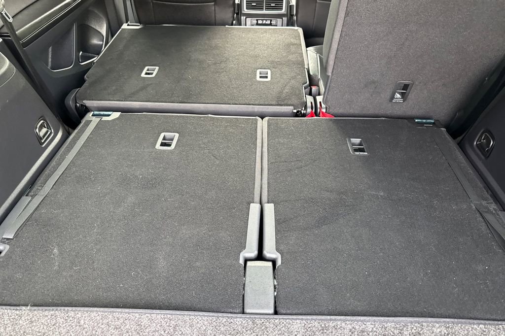 Used 2024 Volkswagen Atlas SEL Premium R-Line image 18